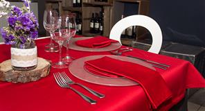 Mantel Tela Raso Satén 150x150cm Color Rojo (50% Poliéster / 50% Algodón)